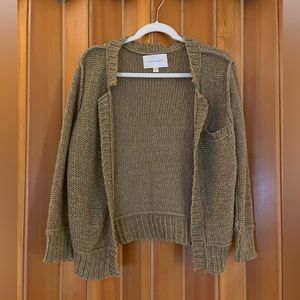 Brochure Walker Gold Cardigan